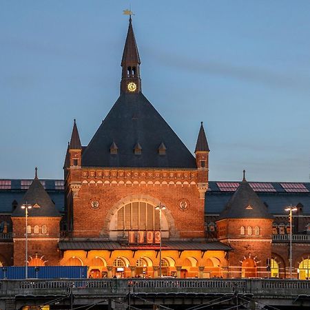 Central Copenhagen Apt With Balcony, Free Parking W Elevator Bagian luar foto